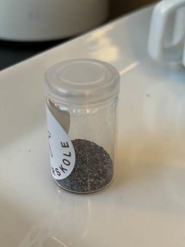 Premien: Knust Molybden frå Knaben gruver.